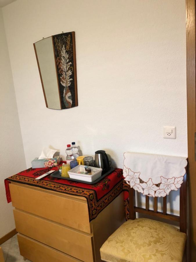 Mona'S Sleep & Go Bed and Breakfast Buren  Buitenkant foto