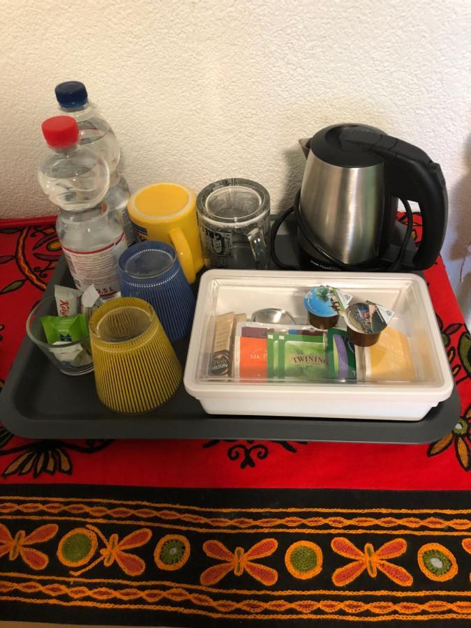 Mona'S Sleep & Go Bed and Breakfast Buren  Buitenkant foto