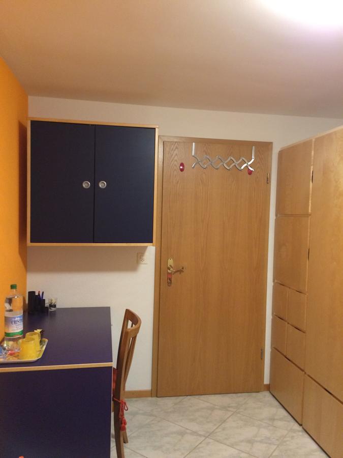 Mona'S Sleep & Go Bed and Breakfast Buren  Buitenkant foto