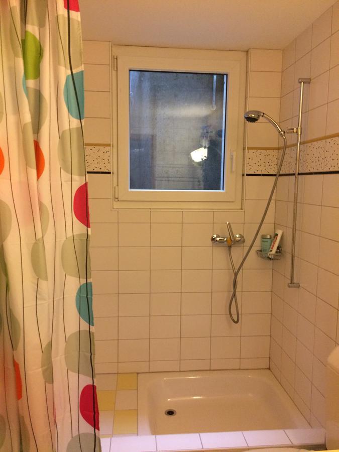 Mona'S Sleep & Go Bed and Breakfast Buren  Buitenkant foto