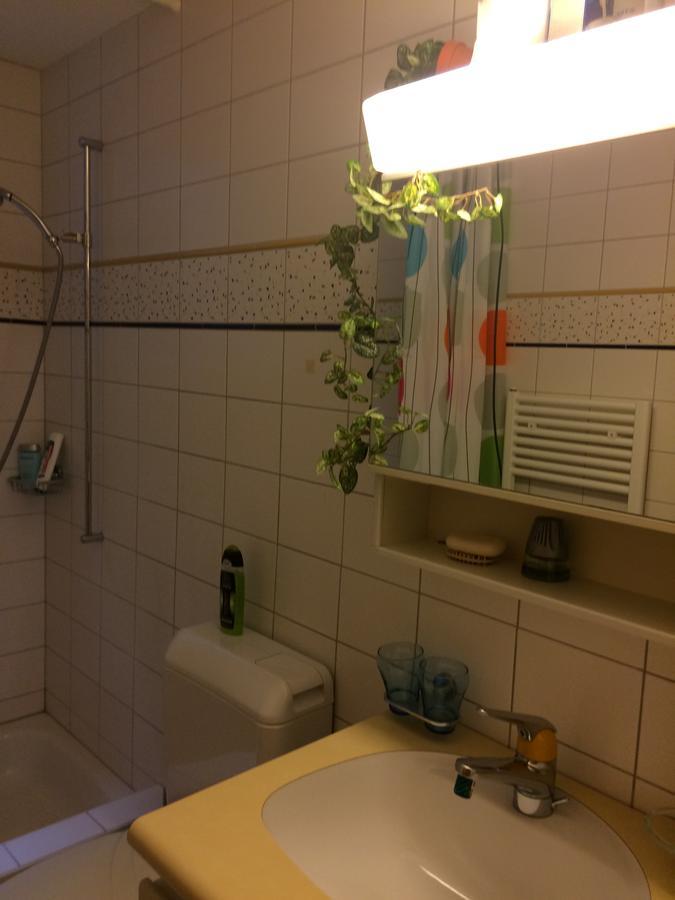 Mona'S Sleep & Go Bed and Breakfast Buren  Buitenkant foto