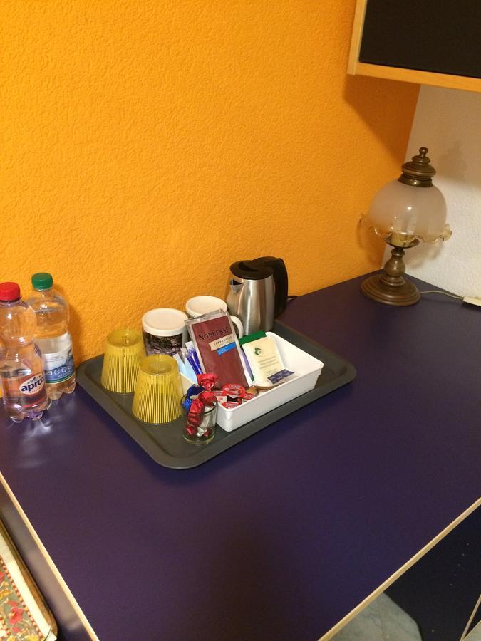 Mona'S Sleep & Go Bed and Breakfast Buren  Buitenkant foto