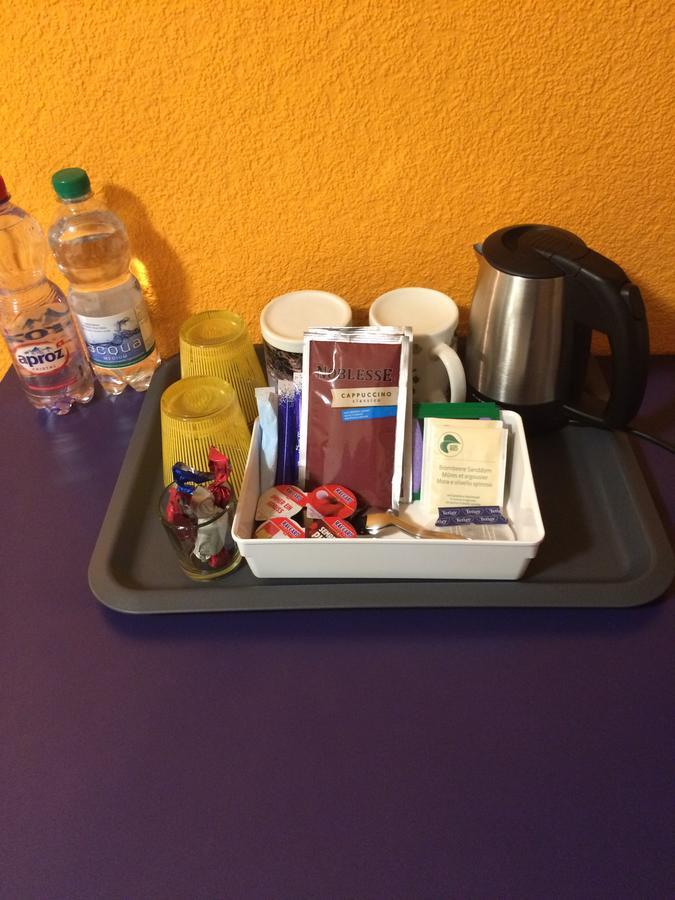 Mona'S Sleep & Go Bed and Breakfast Buren  Buitenkant foto