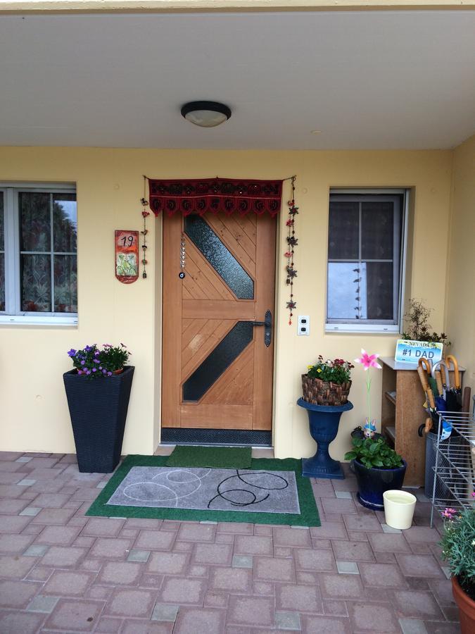 Mona'S Sleep & Go Bed and Breakfast Buren  Buitenkant foto